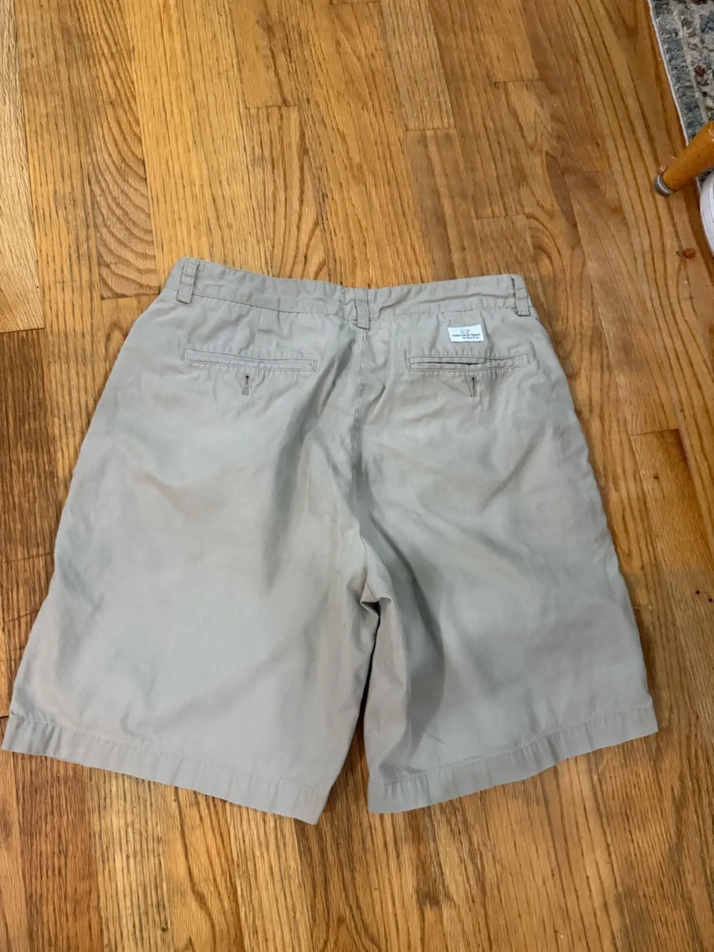 Vineyard Vines Tan Men’s Shorts size 32 9 inch inseam flat front classic preppy